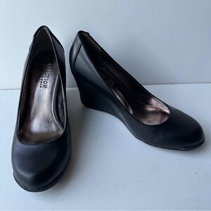 Kenneth Cole Reaction Women’s Black Leather Wedge Pumps Heels Shoes Size 5.5 MED
